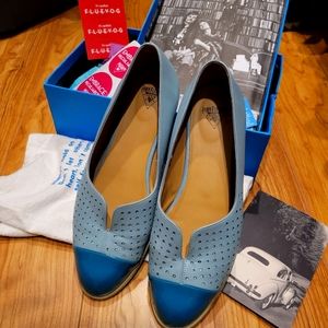 JOHN FLUEVOG rare leather flats in turquoise/powder blue size 9.5